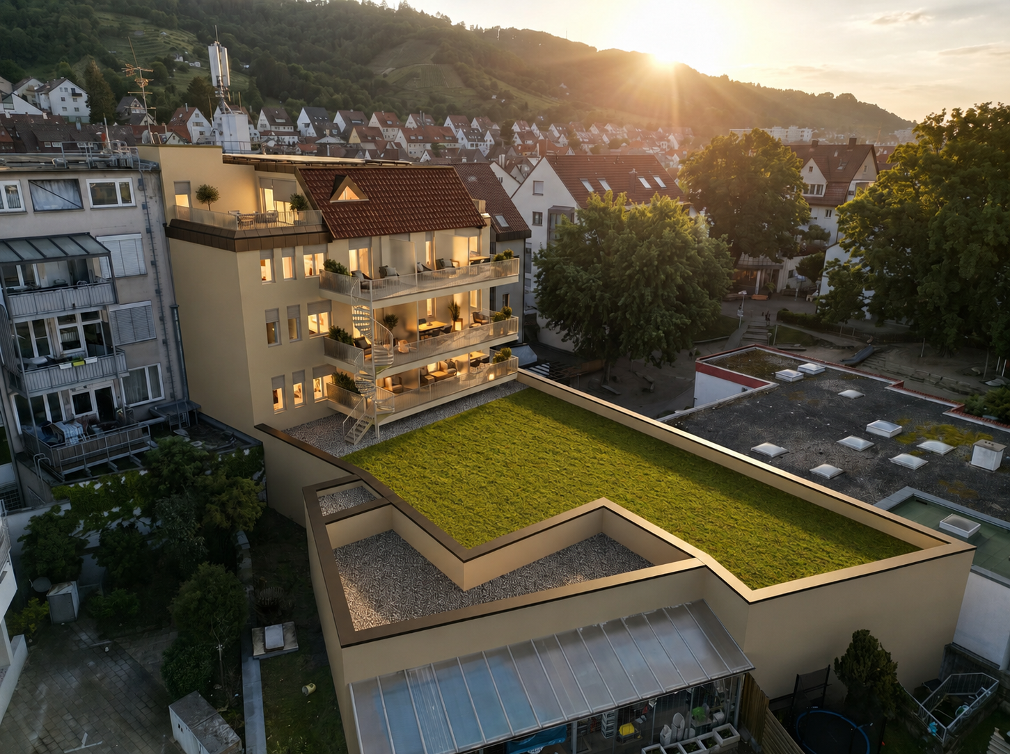 Luftbild des Gebäudes U 355 in Stuttgart-Wangen im Abendlicht mit begrünter Dachfläche